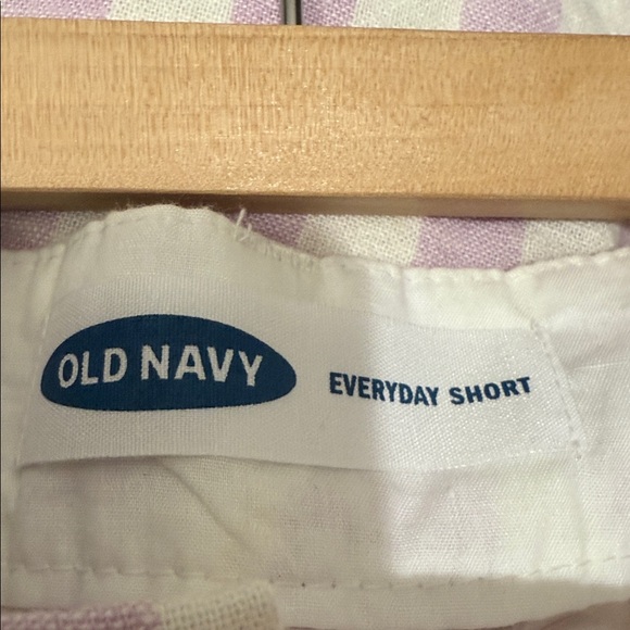 NWT Old Navy Light Pink Striped Mid-Rise Shorts - Picture 3 of 4